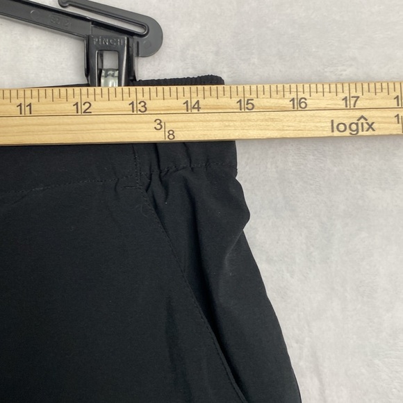 Columbia Women’s Shorts Size Medium - Picture 5 of 9